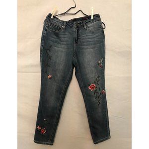 Earl Jeans Skinny Ankle With Ebroidery on Front